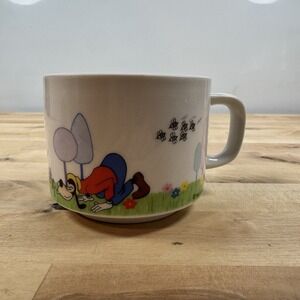 DD Walt Disney Productions Goofy Bug Hunting with Bees Mug Cartoon Coffee Cup